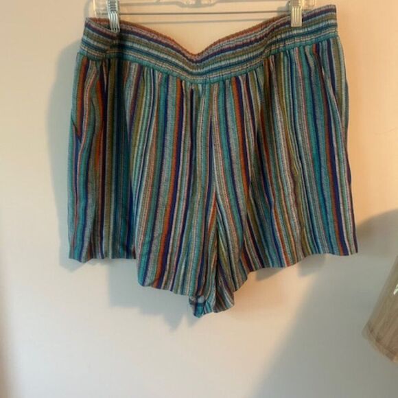 Apt. 9 Multi color stripe front pocket shorts, size XL - Picture 2 of 4
